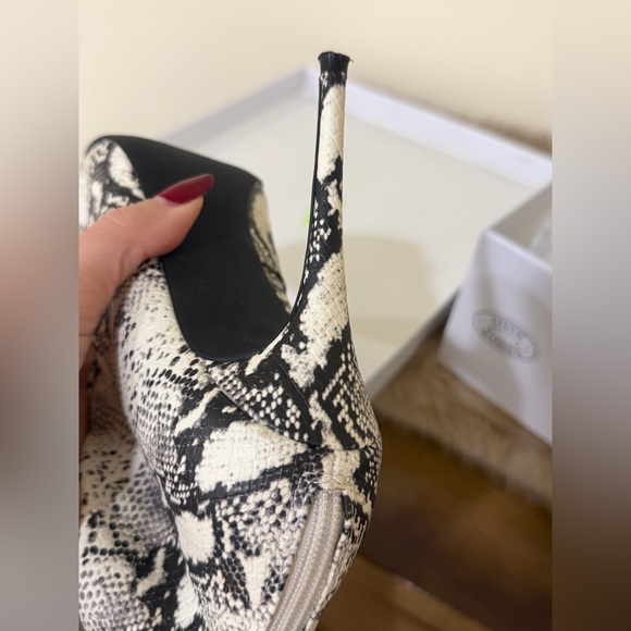 Steve Madden Snakeskin Pattern Over the Knee Boots - Picture 10 of 13